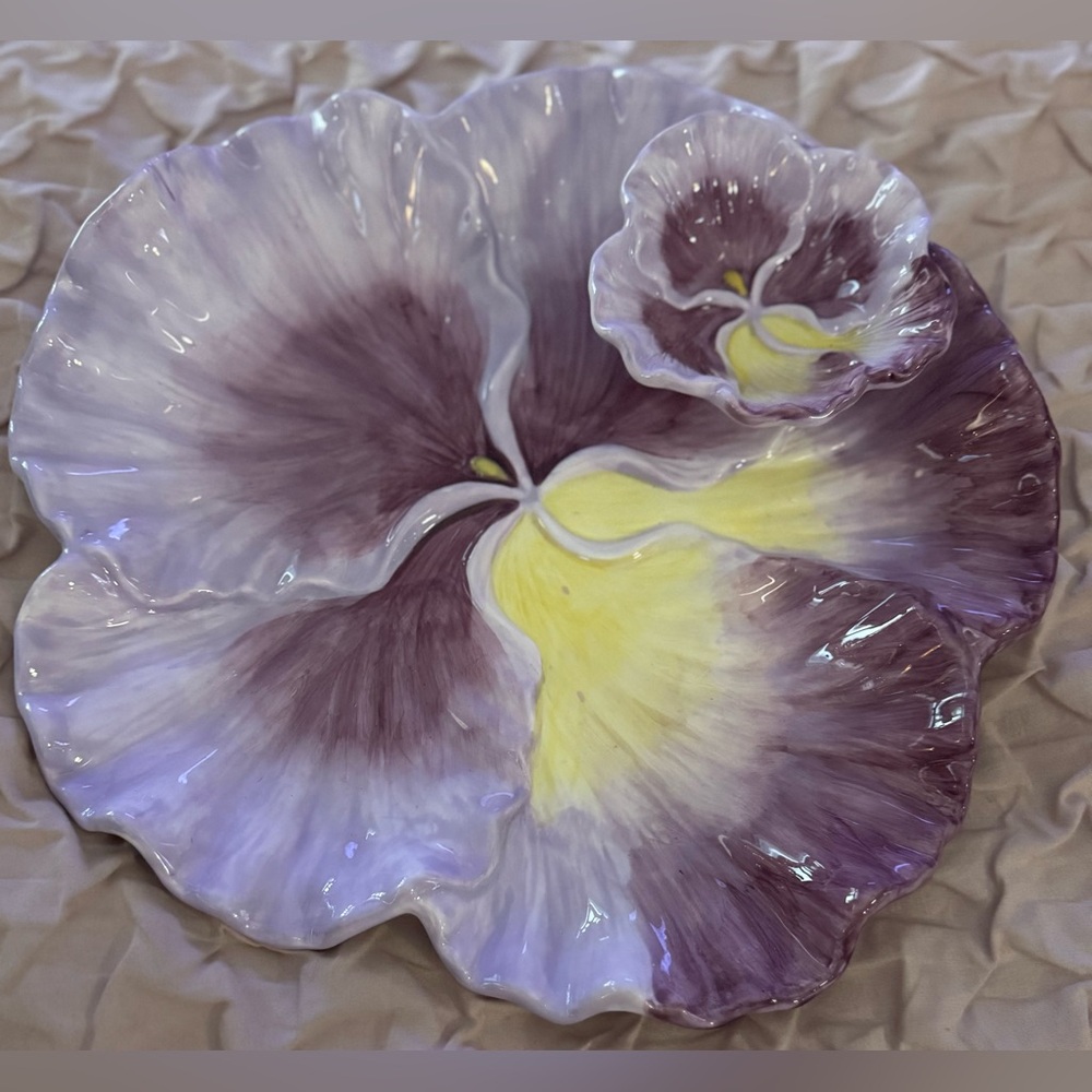 BEAUTIFUL HAND CRAFTED ORCHID FLOWER PLATE W/ATTACHED DIP BOWL GARDEN COLLECTION
